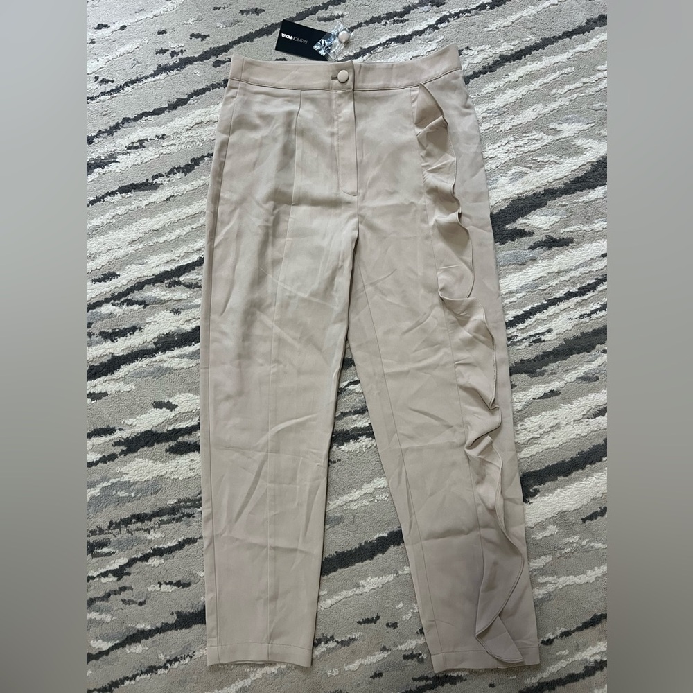 🔥50% Off Sale! Prices As Marked🔥Ruffle Out Pant❤️‍🔥